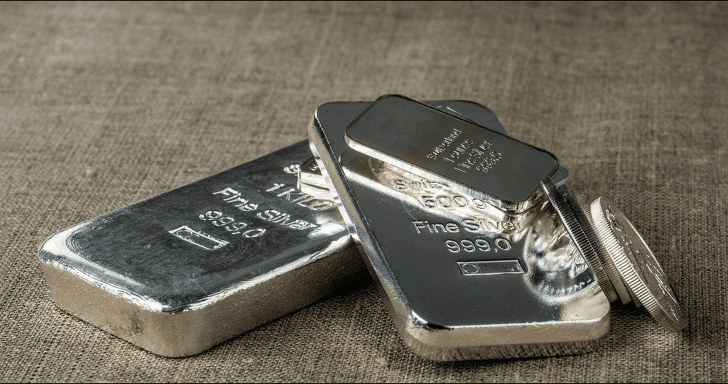 Gümüş 13 Yılın Zirvesinde: Arz Daralması ve Prim Artışı Fiyatları Yükseltti